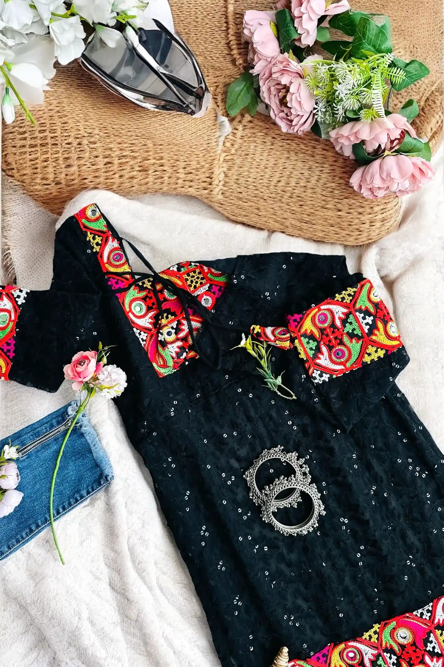 Black Gamti Embroidered Gulnaz Kurta