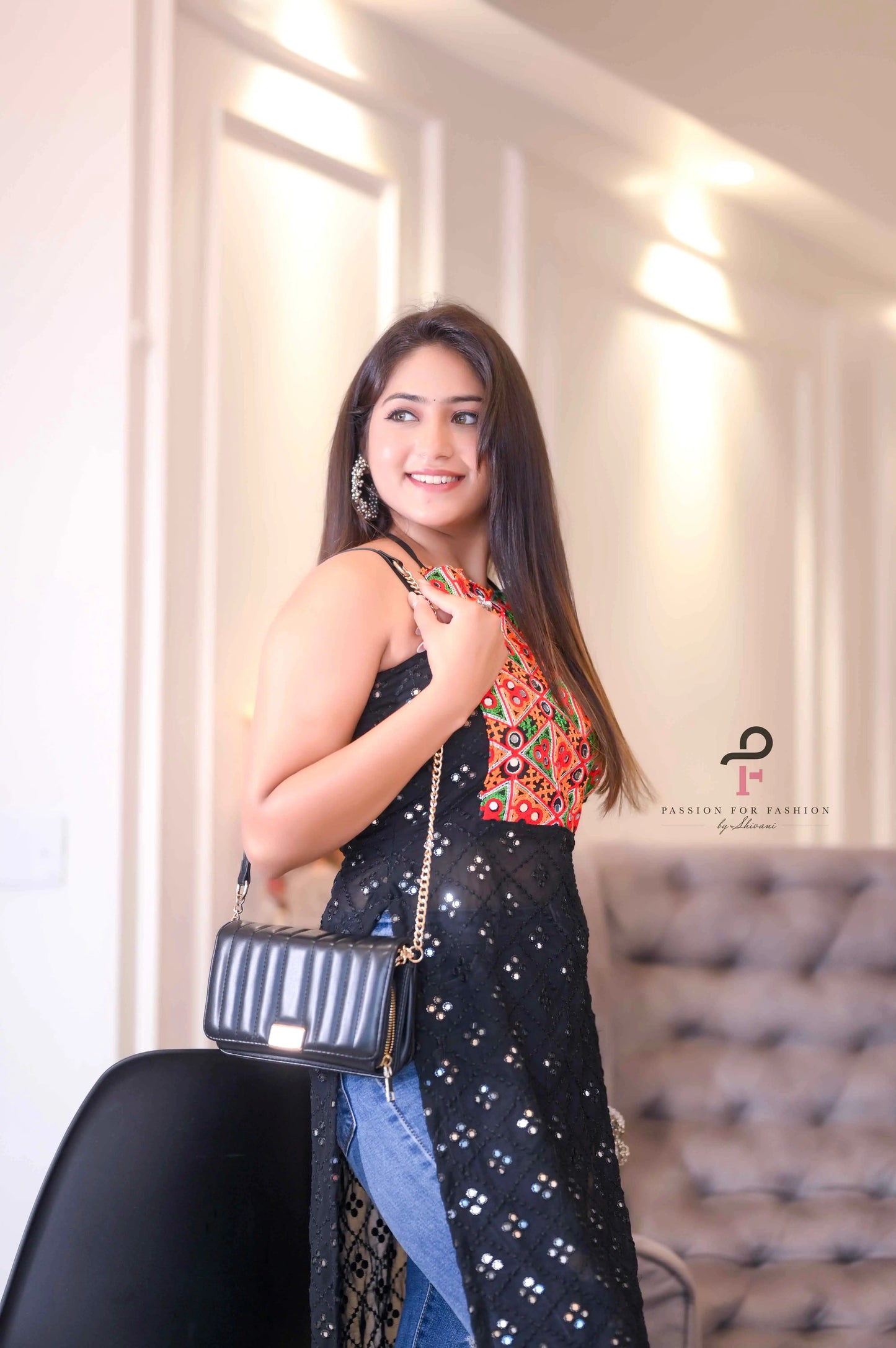 Gamti Black Gulnaz Embroidered Fit
