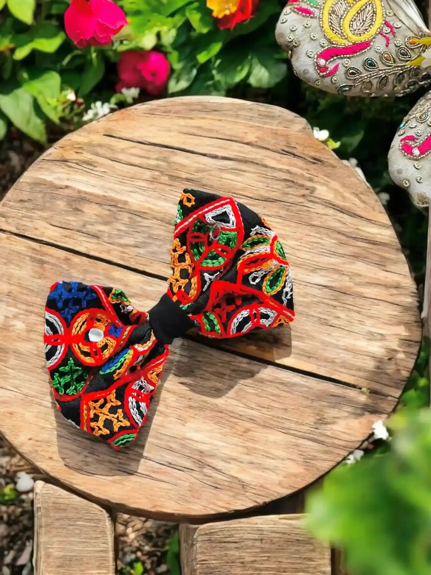 Black Gamti Bow Clip - Passion for Fashion by Shivani