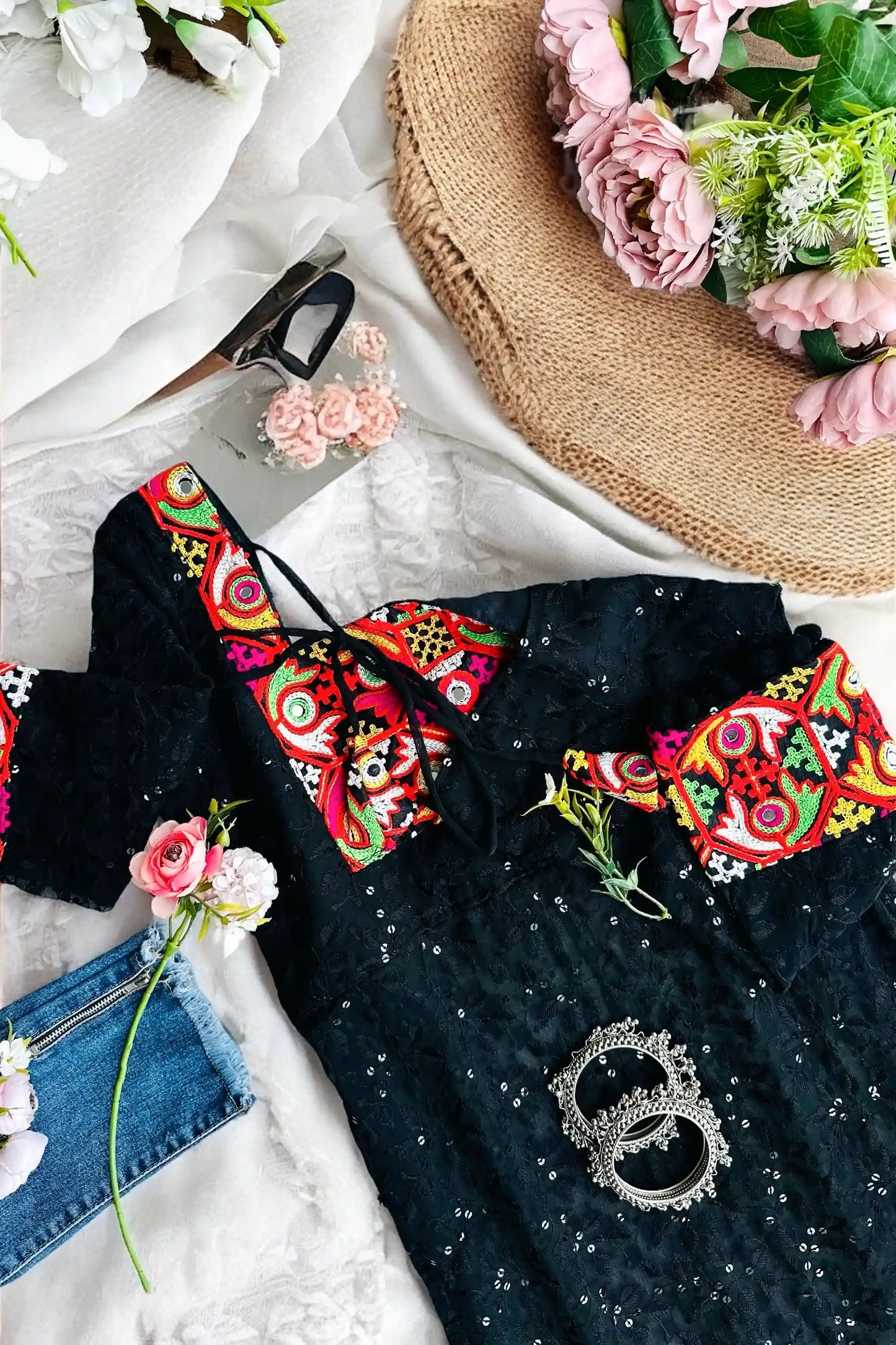 Black Gamti Embroidered Gulnaz Kurta
