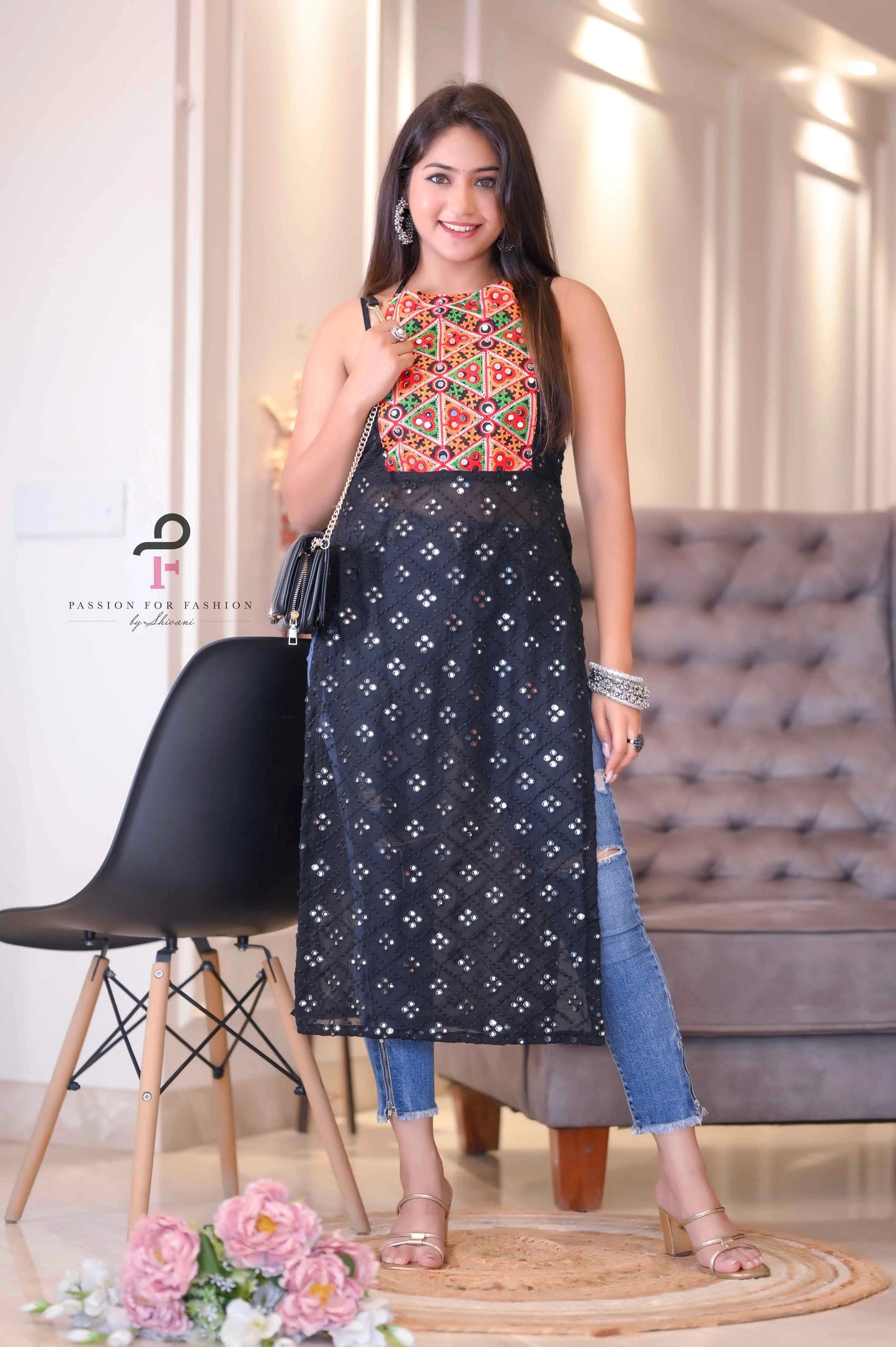 Gamti Black Gulnaz Embroidered Fit