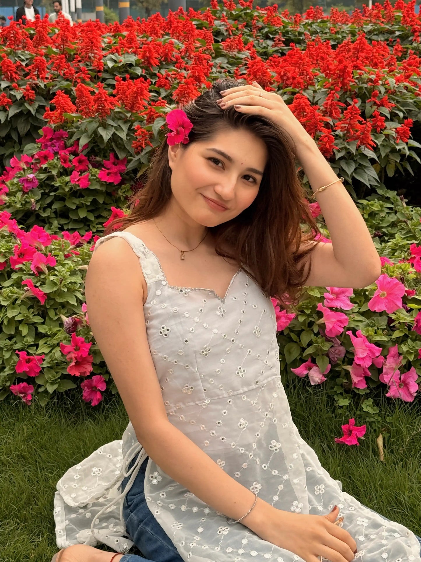 Himaniโs White Chikankari Mirror Kurta