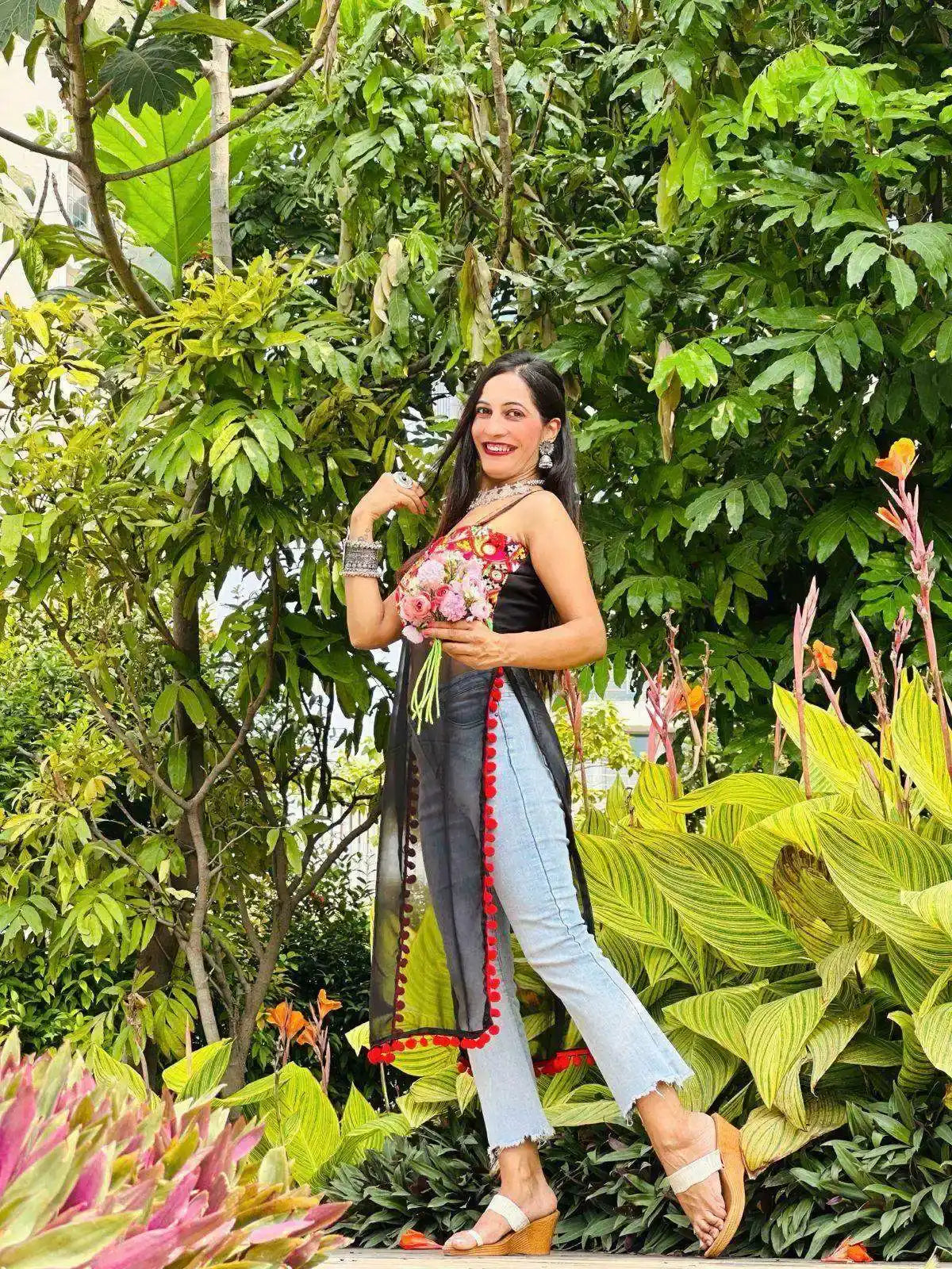 Surabhi's Black Gamti Gulnaz Kurta