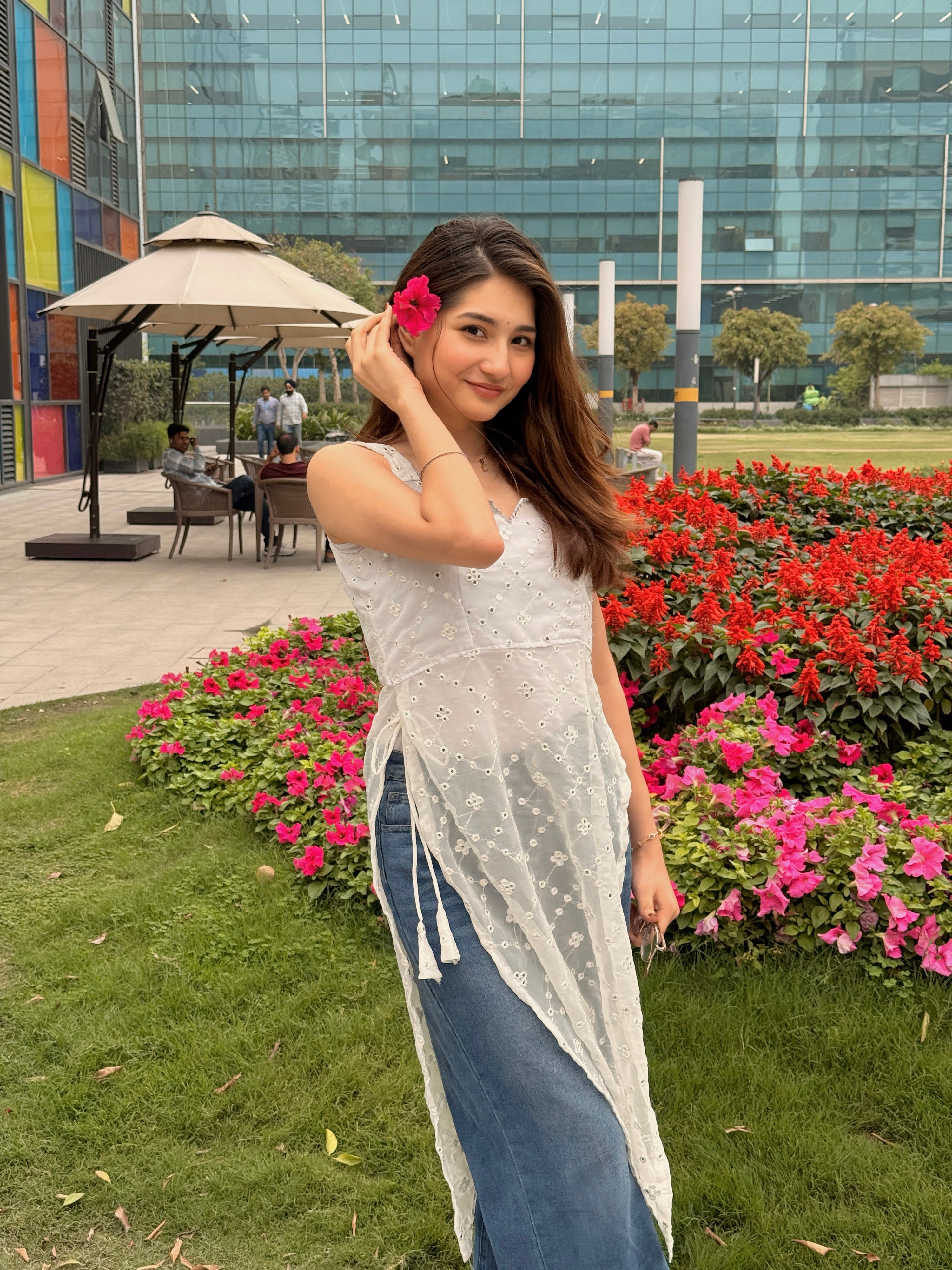 Himani’s White Chikankari Mirror Kurta