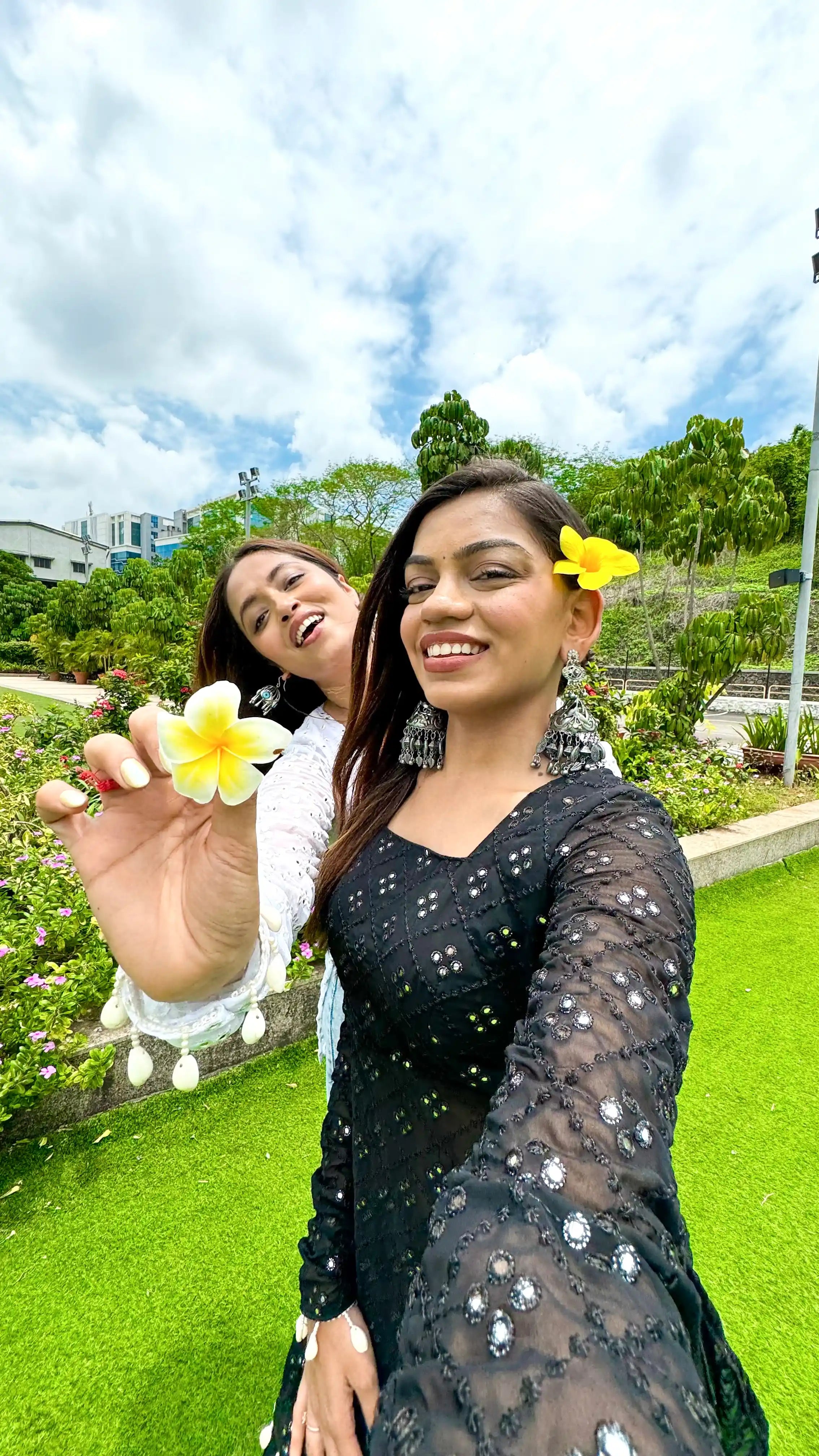 White Chic Gulnaz Dori Kurta