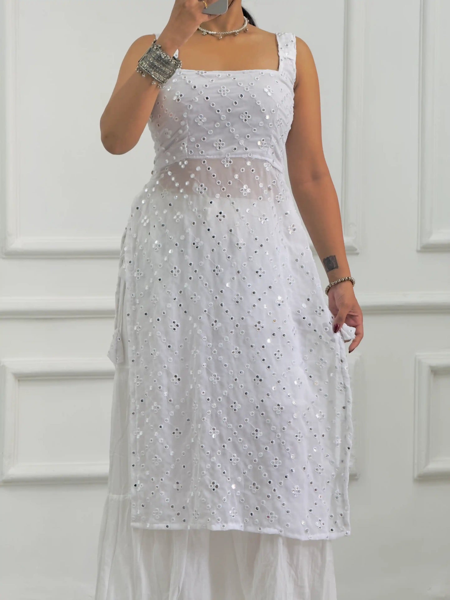 Naveli’s White Embroidered Gulnaz Kurta