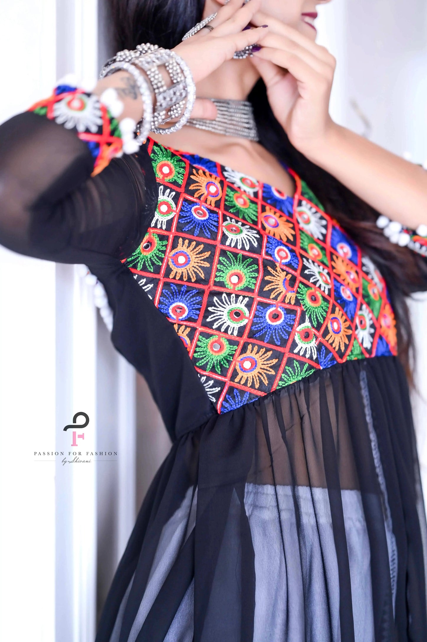 Gamti Black Embroidered Gulnaz Kurta