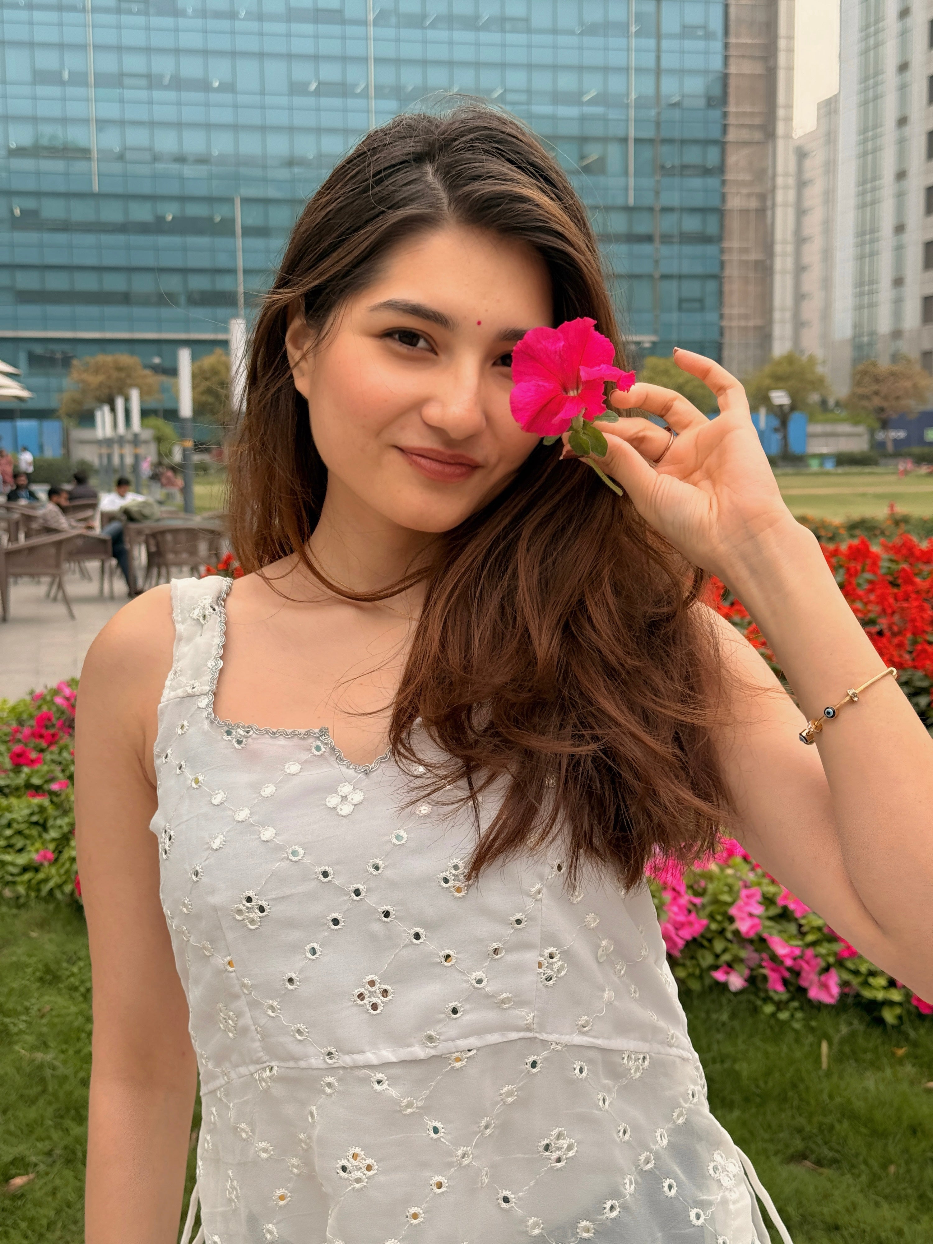 Himani’s White Chikankari Mirror Kurta