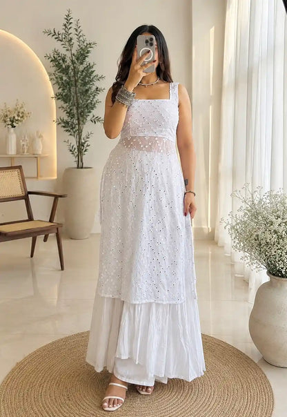 Naveli’s White Embroidered Gulnaz Kurta