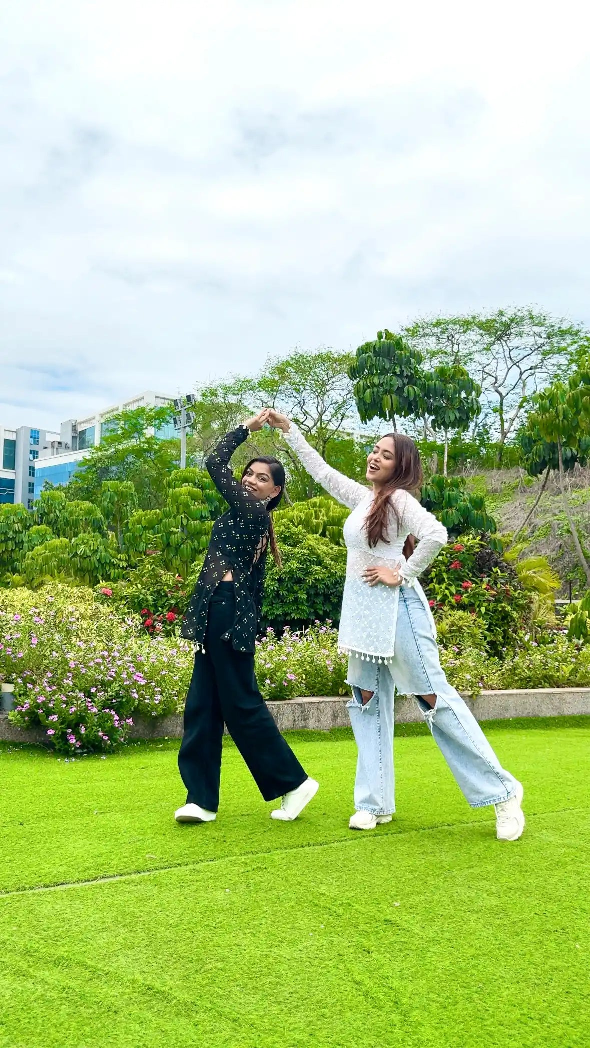 White Chic Gulnaz Dori Kurta