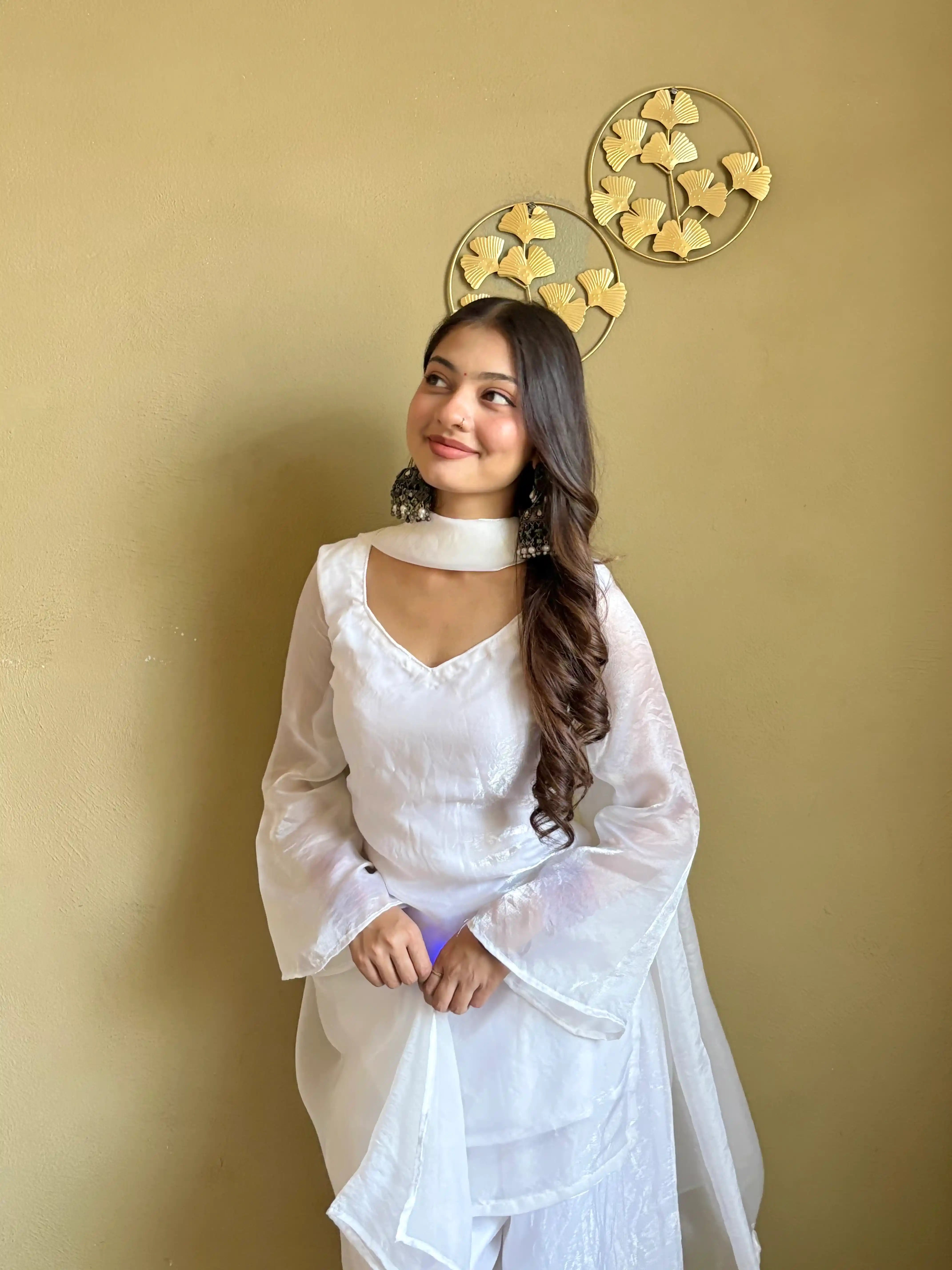 Elegant Ivory Fendy Kurta Set