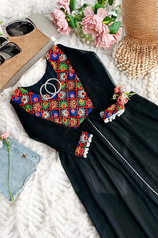 Gamti Black Embroidered Gulnaz Kurta