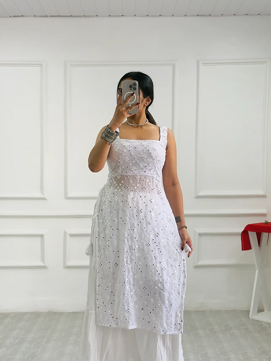 Naveli’s White Embroidered Gulnaz Kurta