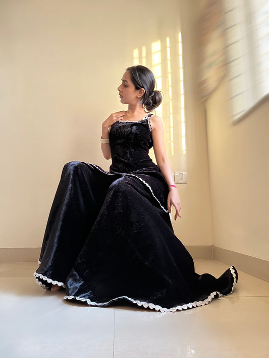 Hiya's Daisy Black Gulnaz Ensemble