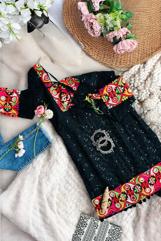 Black Gamti Embroidered Gulnaz Kurta