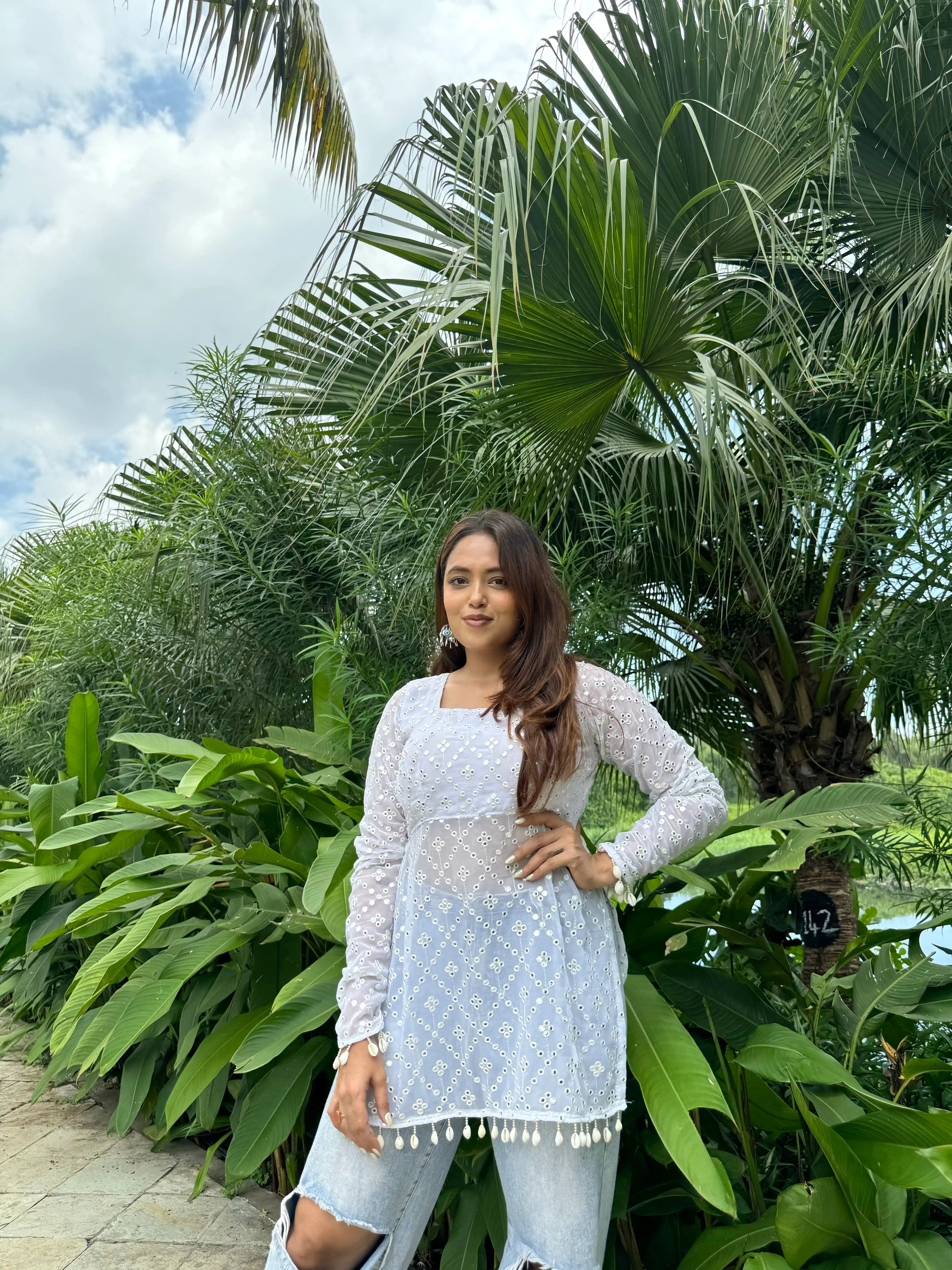 White Chic Gulnaz Dori Kurta