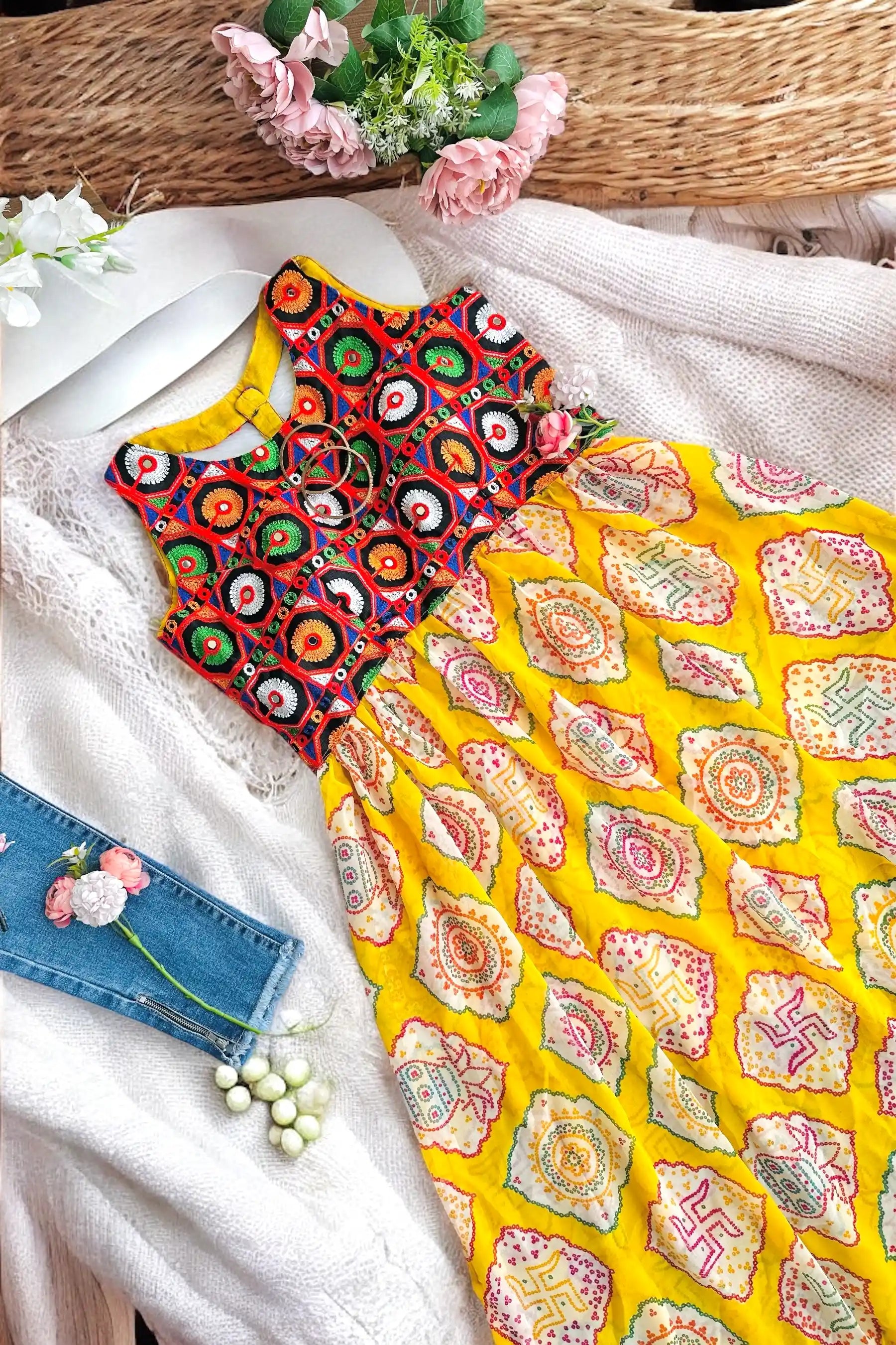 Gamti Bandhej Gulnaz Kurta
