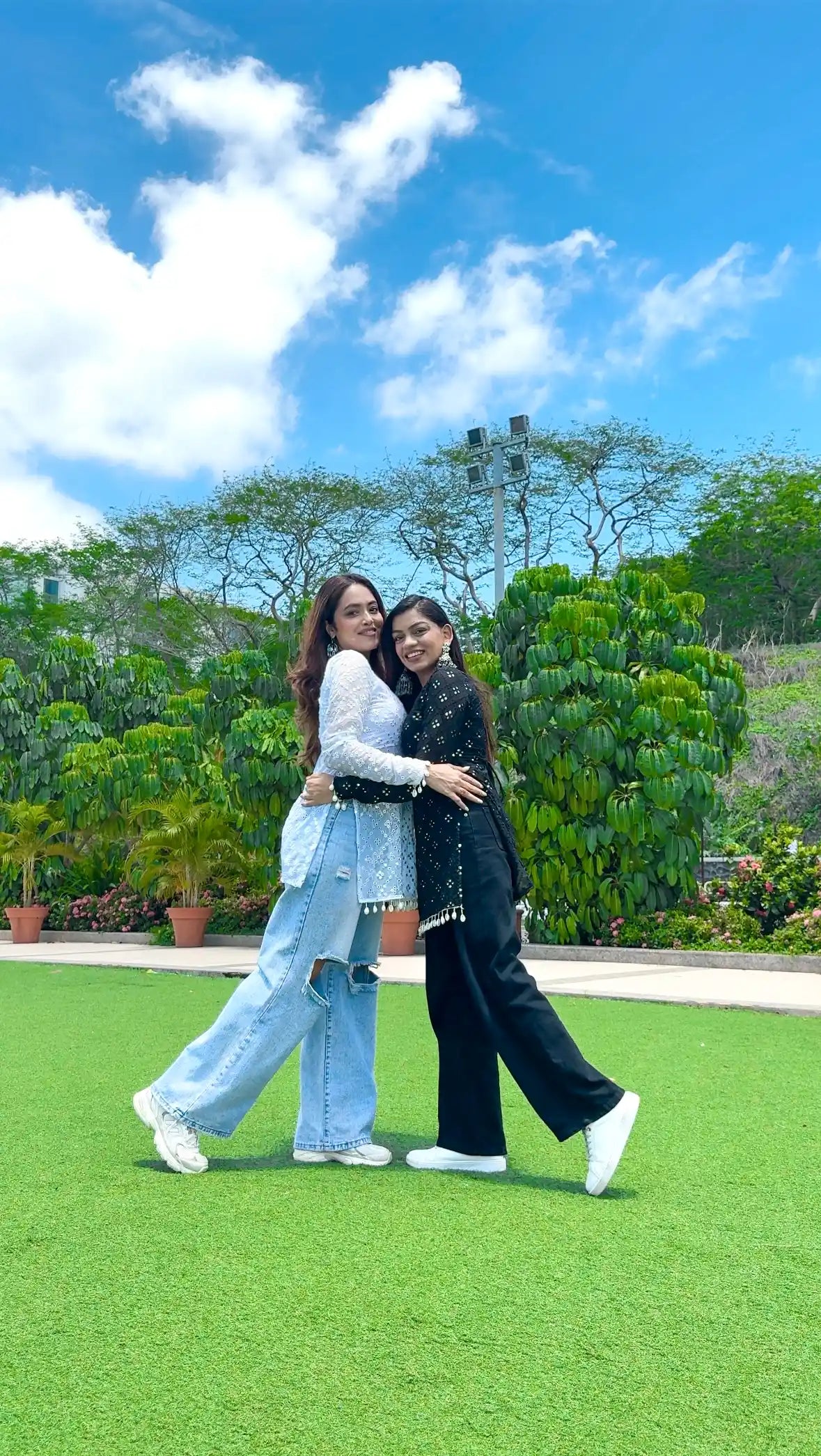 White Chic Gulnaz Dori Kurta