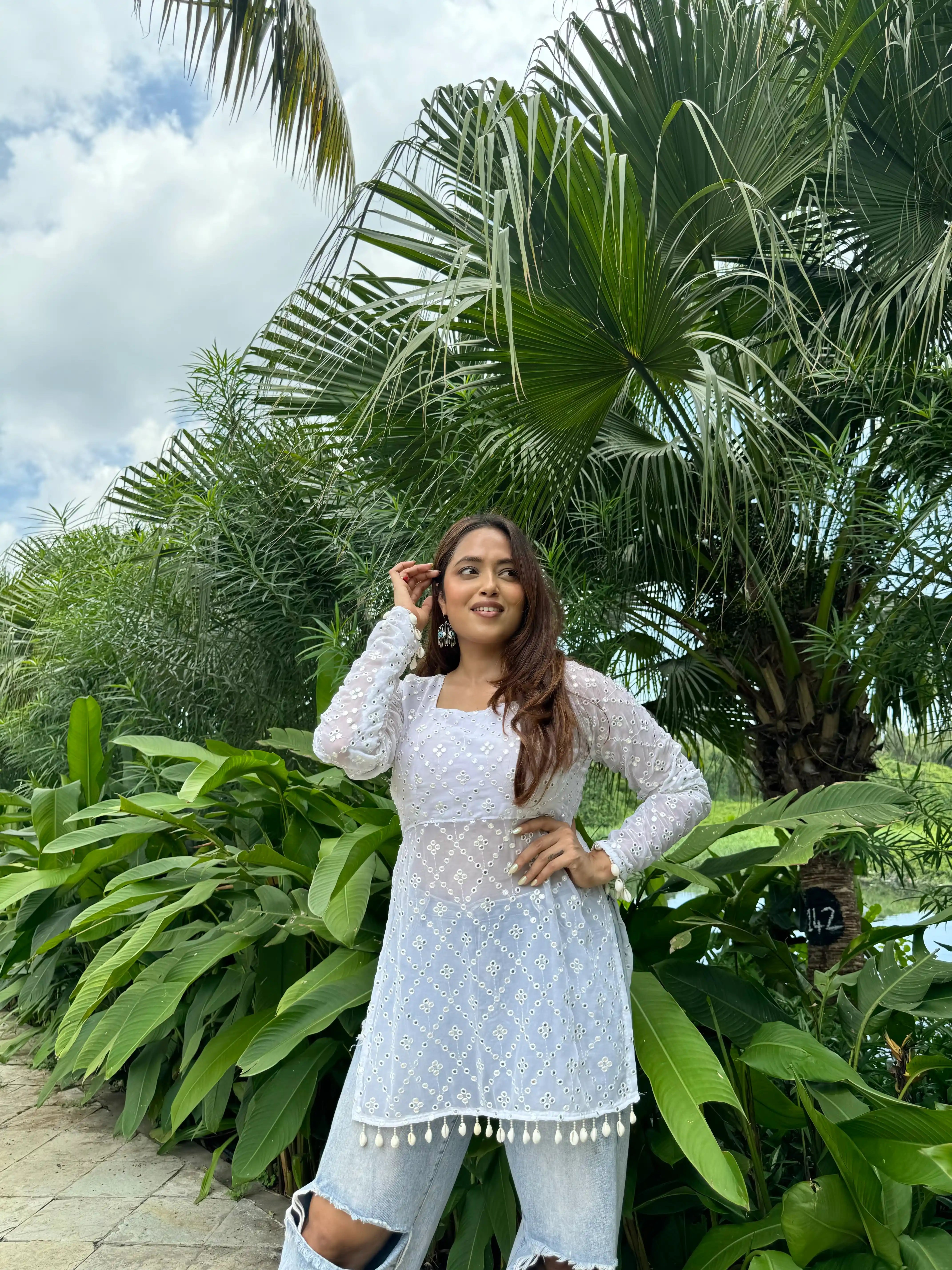 White Chic Gulnaz Dori Kurta