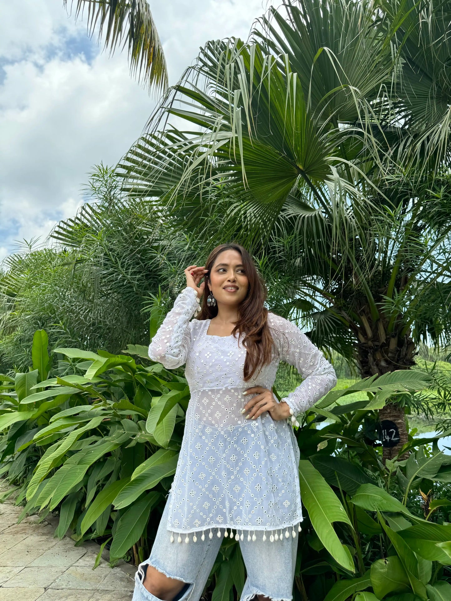 White Chic Gulnaz Dori Kurta