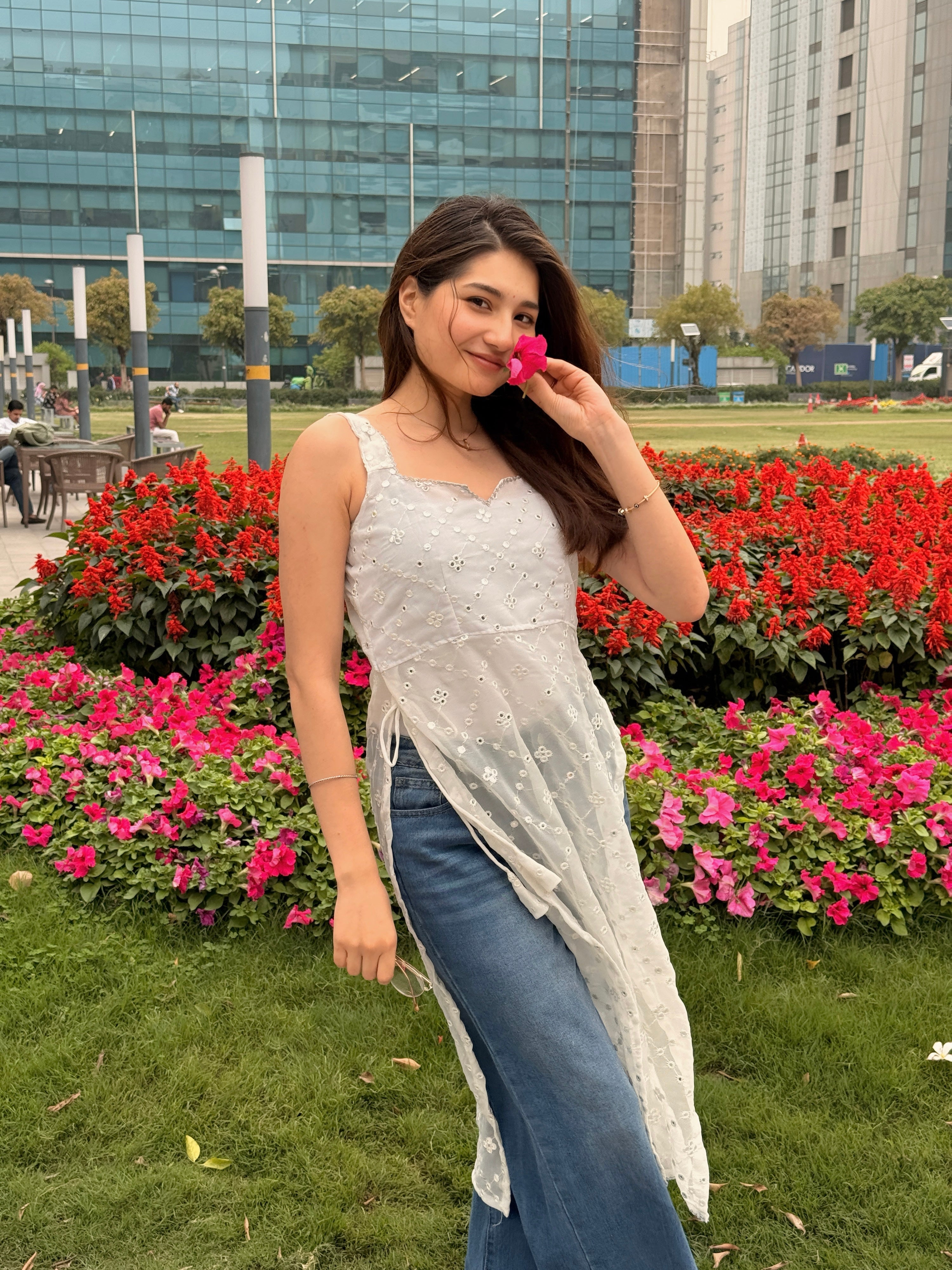 Himani’s White Chikankari Mirror Kurta