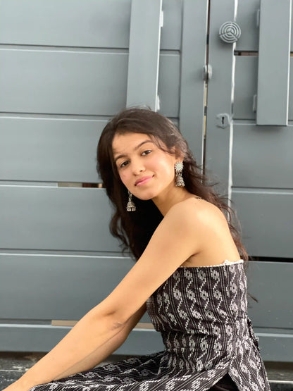 Noor Noir Ikkat Kurta