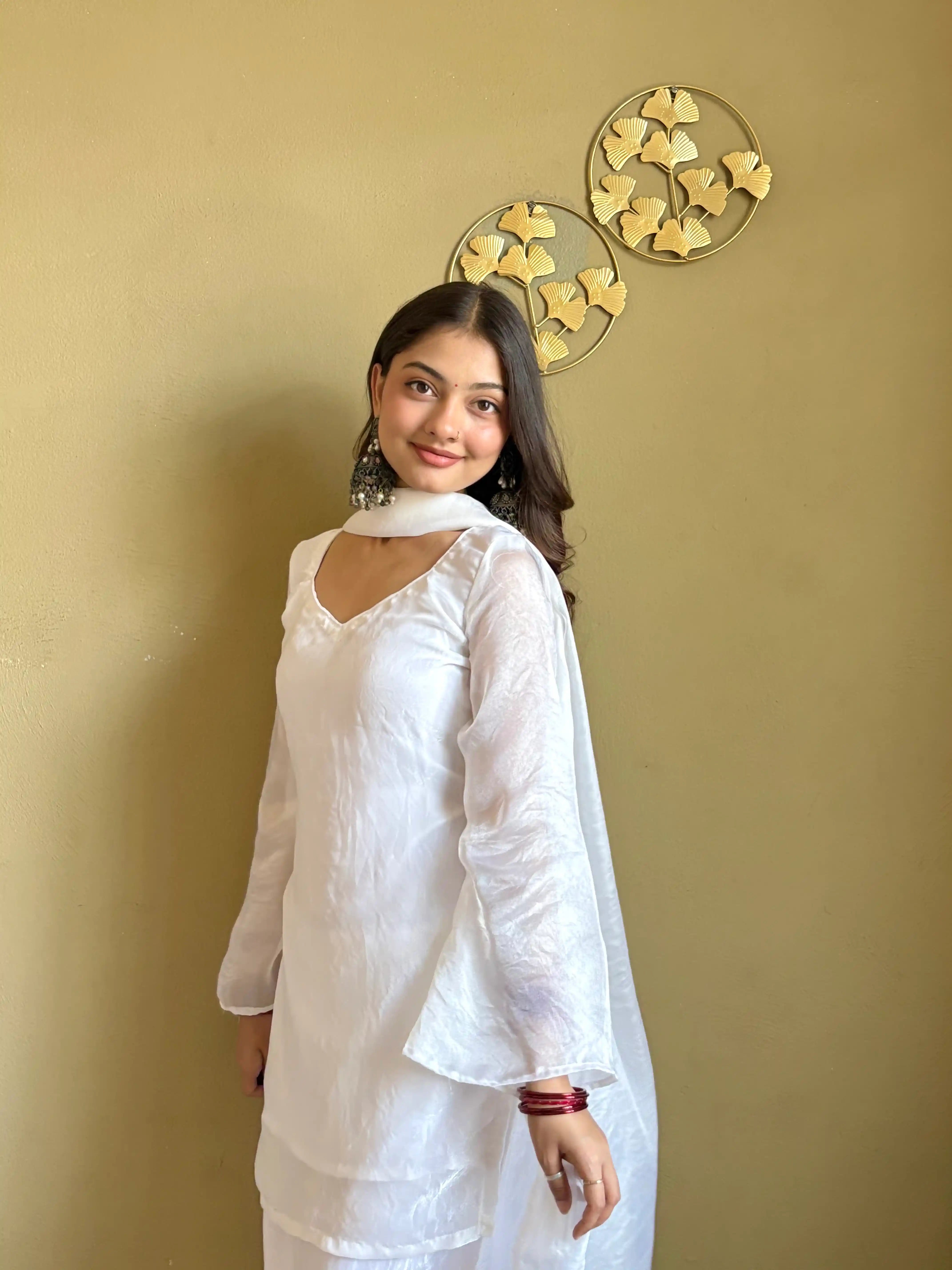 Elegant Ivory Fendy Kurta Set