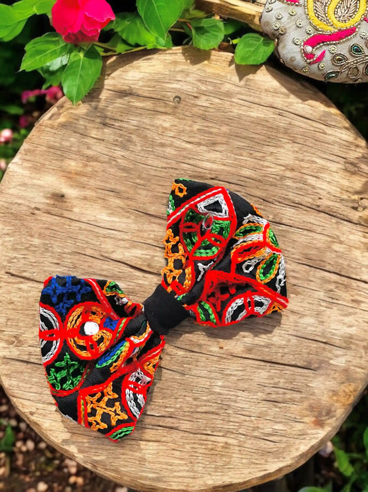 Black Gamti Bow Clip