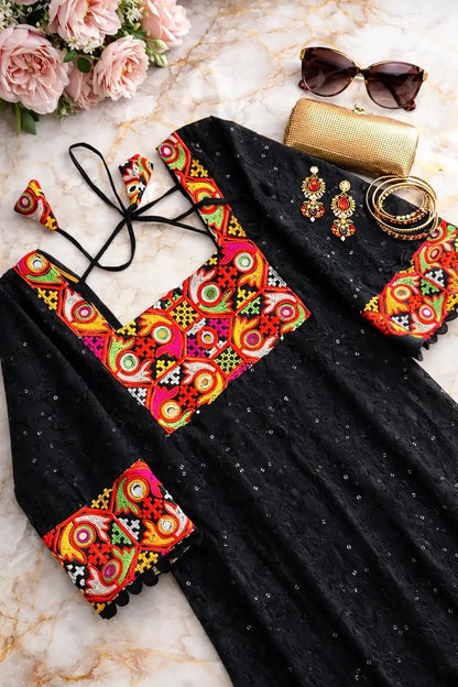 Black Gamti Embroidered Gulnaz Kurta