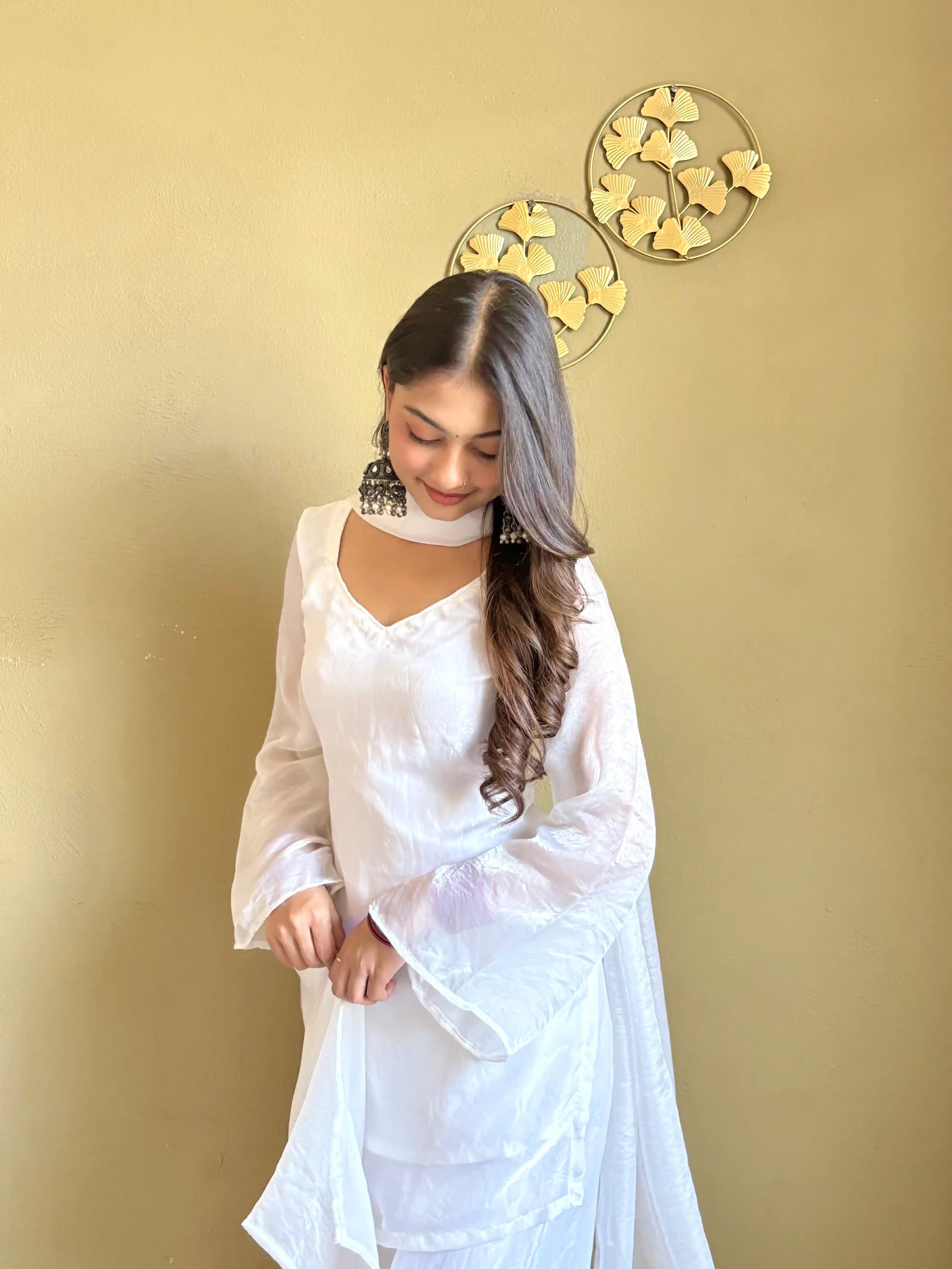 Elegant Ivory Fendy Kurta Set