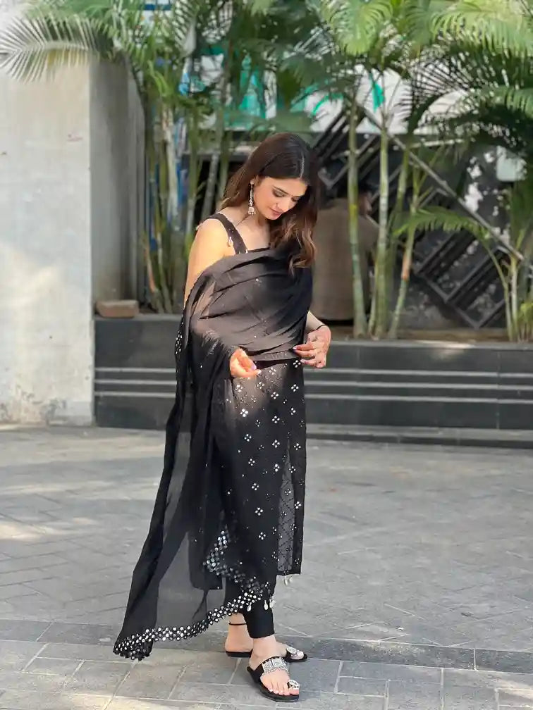 Muskan’s Black Embroidered Gulnaz Kurta