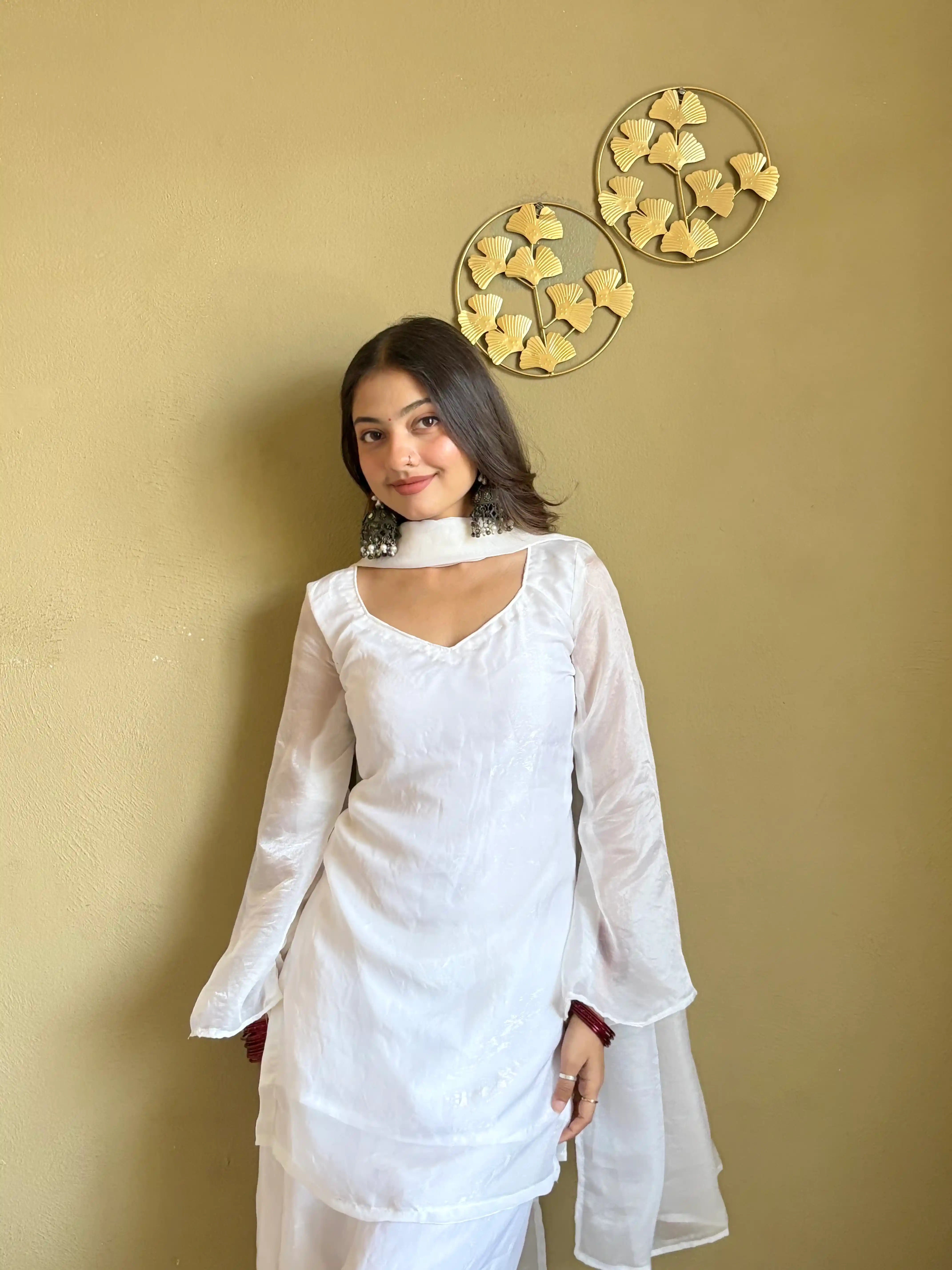 Elegant Ivory Fendy Kurta Set