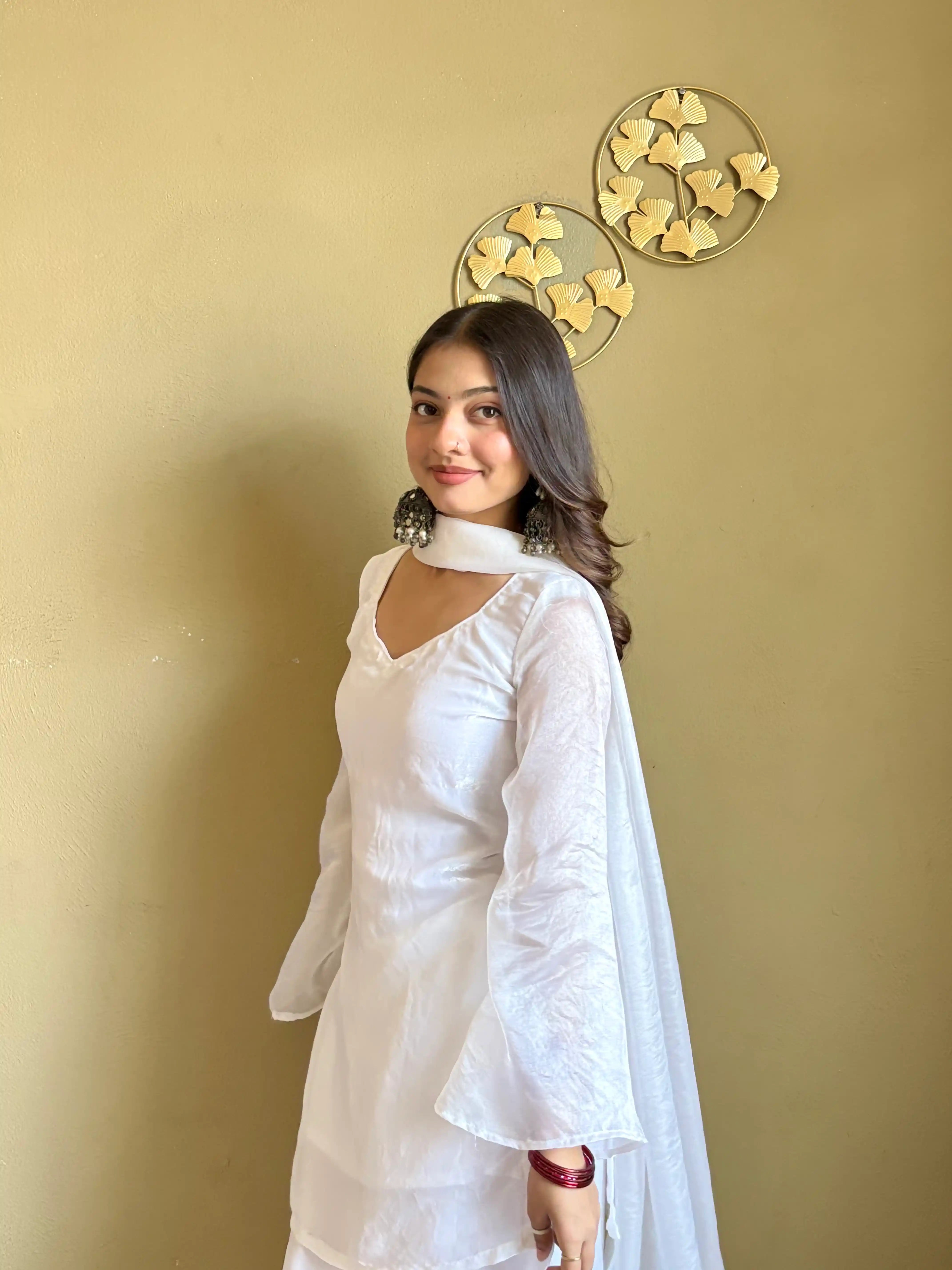 Elegant Ivory Fendy Kurta Set