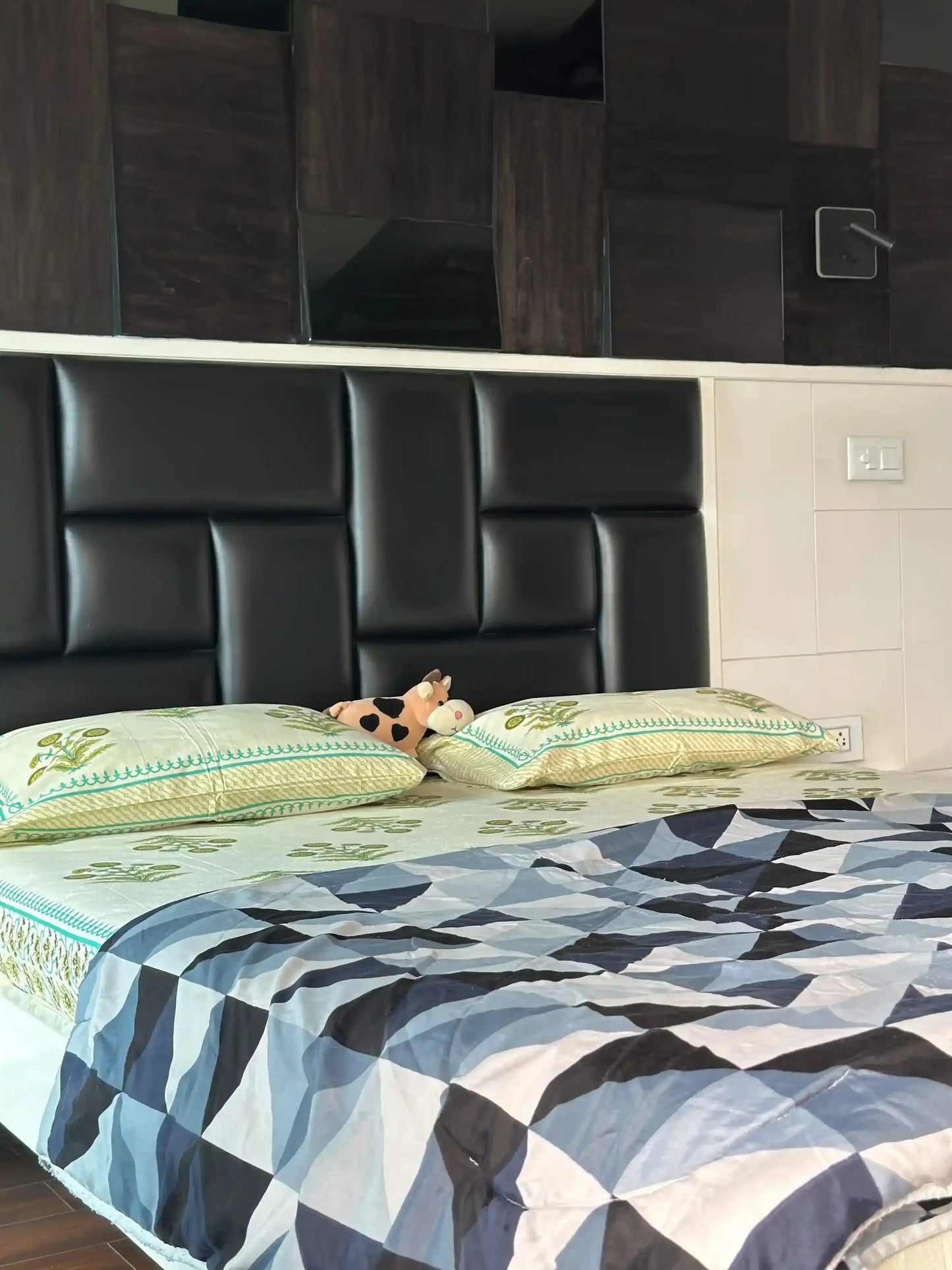 Arctic Jaipuri Geometric Comforter